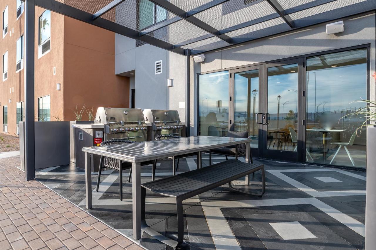 Towneplace Suites By Marriott Las Vegas North I-15 Екстериор снимка