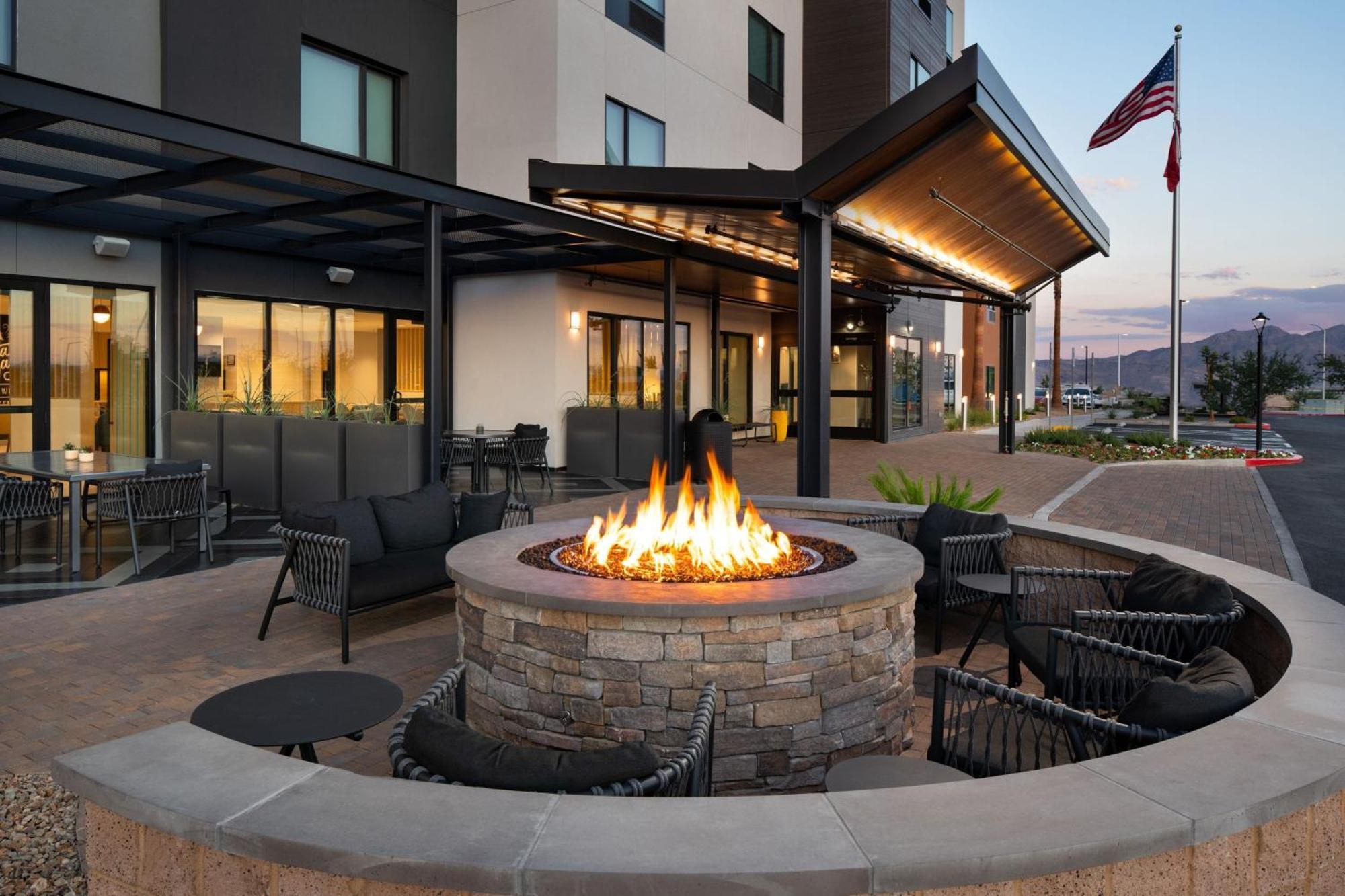 Towneplace Suites By Marriott Las Vegas North I-15 Екстериор снимка